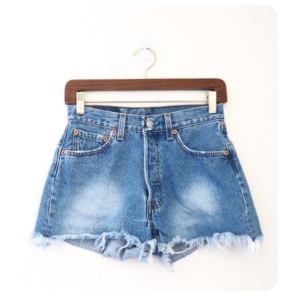 VTG Levi’s Button Fly Denim Raw Hem Cut Off Shorts sz W28 - Picture 1 of 6